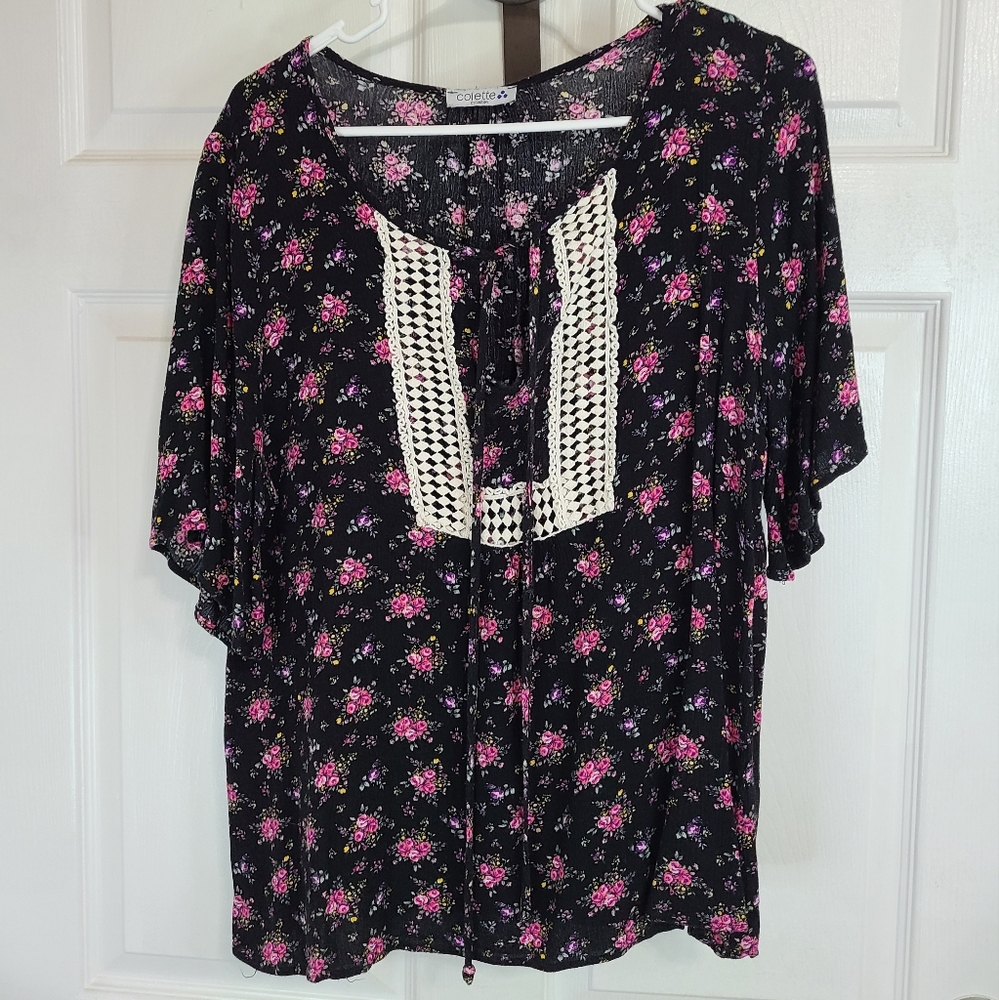 Collette Woman's Short Sleeve Floral  Blouse,  Size: 1XL Color: Black